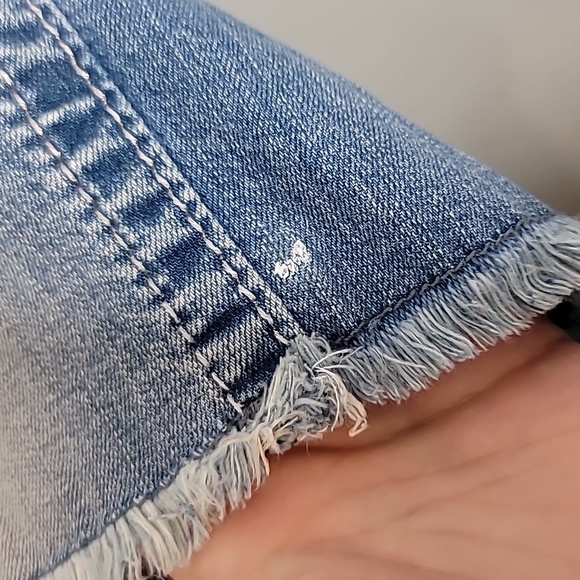 Miss Me mid jean shorts size 28 equivalent to a size 6 - Picture 10 of 10